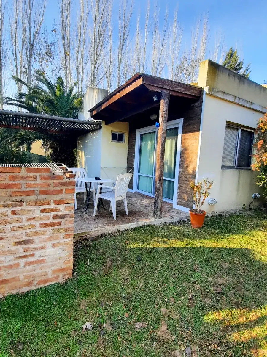 La casa Palmera, con su galería al parque.